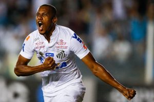 el delantero del santos, el colombiano jonathan copete celebra un gol en el brasileirao