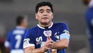 maradona en el partido por la paz en el 2016