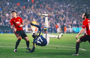 Moussa Sow del fenerbahce y su chilena frente al manchester united en europa league