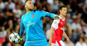 David Ospina atajando en Champions League con el Arsenal