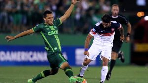 Helio Neto del Chapecoense frente a San Lorenzo