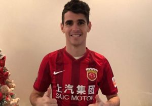 Oscar vistiendo la camiseta del Shanghai SIPG