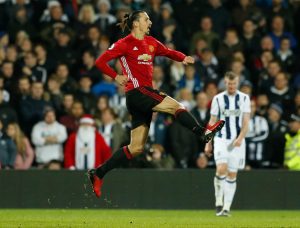 Ibrahimovic celebrando un gol saltando con el Manchester United