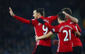 Ibrahimovic celebrando un gol con el Manchester United