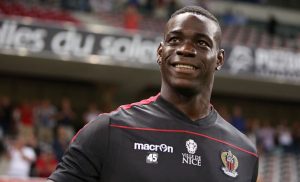balotelli con el niza de francia