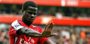 emanuel ebue arsenal intenta quitarse la vida