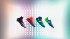 NIKE FOOTBALL - FLOODLIGHTS PACK Brillo en la cancha y en tus pies. Guayos Nike que brillan en la oscuridad