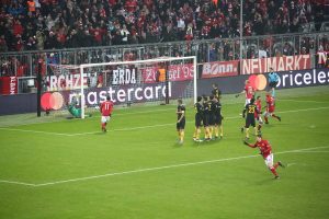 golazo tiro libre lewandowski atleti