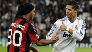 ronaldinho y cristiano ronaldo saludo