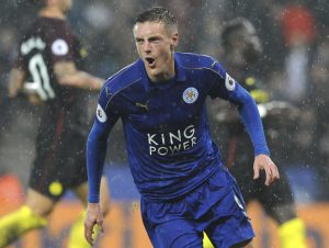 Leicester venció 4-2 al Manchester City con un hat-trick de Vardy y llegó a los 16 puntos en la Premier League.