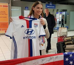 Alex Morgan ya se encuentra en Europa lista para reportar con el Lyon