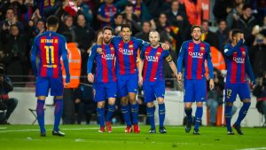 El equipo de Barcelona celebrando un gol