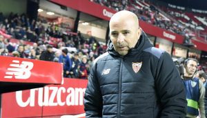 Jorge Sampaoli dirigiendo al Sevilla