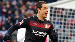 chicharito celebra un gol ene l bayer leverkusen