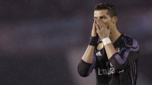 real madrid eliminado de la copa del rey 2017 ante el celta de vigo. cristiano ronaldo se lamenta