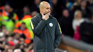 pep guardiola en el banco del manchester city