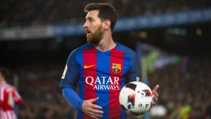 Messi con el balon en las manos fc barcelona