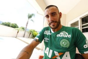 alan ruschel,sobreviente de chapecoense, vuelve a jugar en mayo