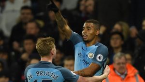 De Bruyne y Gabriel Jesus festejando un gol