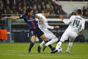 Edinson Cavani frente al Real Madrid