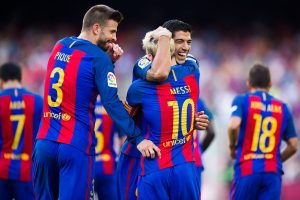 Piqué con Suárez y Messi