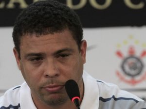 ronaldo se retira en el tolima corinthians copa libertadores 2011