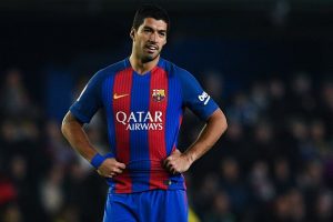 luis suarez se lamenta tras la expulsión con el barcelona