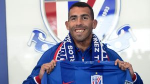 carlos tevez con la camiseta del Shanghai Shenhua de china