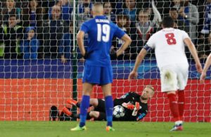 Kasper Schmeichel ante Sevilla