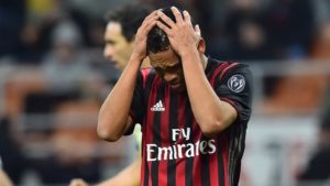 bacca sancionado por protestar a central juventus milan serie a