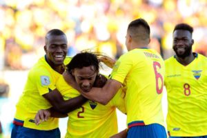 enner valencia celebra gol con ecuador eliminatorias rusia 2018