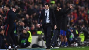 Unai Emery se lamenta tras la remontada del barcelona 6-1 al psg en champions en el camp nou