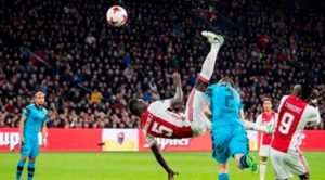 davinson sanchez marcó golazo de chilena con el ajax de holanda