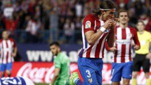 Filipe Luis ante la Real Sociedad