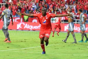 cristian martinez borja celebra un gol con america de cali en la liga aguila 2016-17