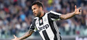 dani alves celebra un gol con la juventus