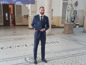Giorgio Chiellini no se toma descanso y se recibió de un Master en Administración de Negocios en Turín.
