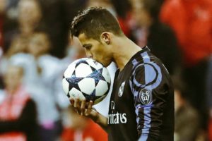 cristiano ronaldo se ha convertido en el primer jugador en llegar a los 100 goles en competiciones de clubes de la UEFA