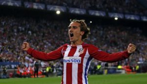 griezmann celebra un gol con el atletico madrid