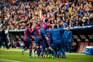 levante celebra su ascenso a la liga