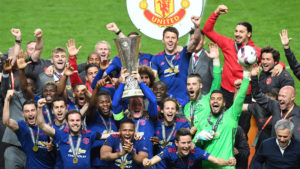 Manchester United levantando la Europa League