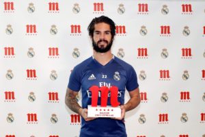 @isco_alarcon acaba de recibir el trofeo como #Jugador5EstrellasRM