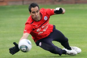 Claudio Bravo entrenando con Chile