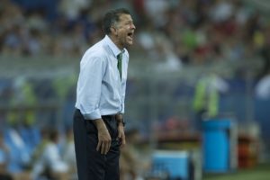 Osorio dirigiendo a México