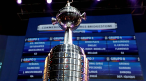Trofeo Libertadores en pleno sorteo
