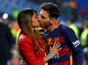 Mess y Antonella celebrando un título del Barca
