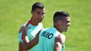 cristiano ronaldo y pepe en la selección de portugal durante un entrenamiento