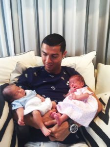 Cristiano ronaldo y sus hijos gemelos: eva y mateo