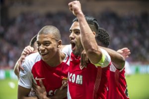 falcao celebra un gol con Mbappé en el Mónaco