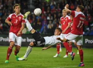 Joshua "The Kid" Kimmich. 22 años y una de las mayores promesas del fútbol alemán. Golazo de chilena para el 1-1 ante Dinamarca ?